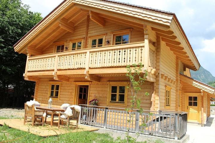 Ferienhaus für 8 Personen, mit Balkon und Whirlpool sowie Pool, kinderfreundlich