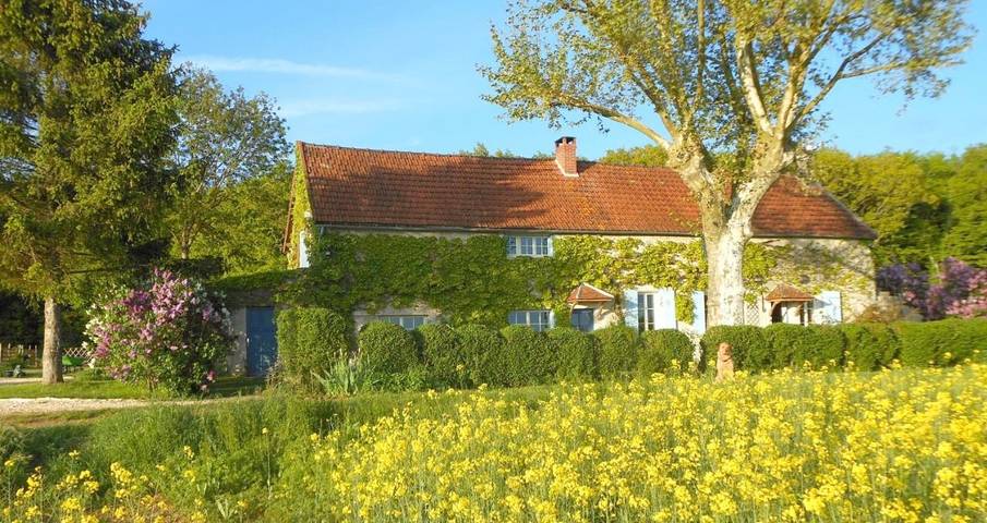 Location de vacances pour 4 personnes, avec Terrasse et Jardin ainsi que Piscine et Vue à Andryes