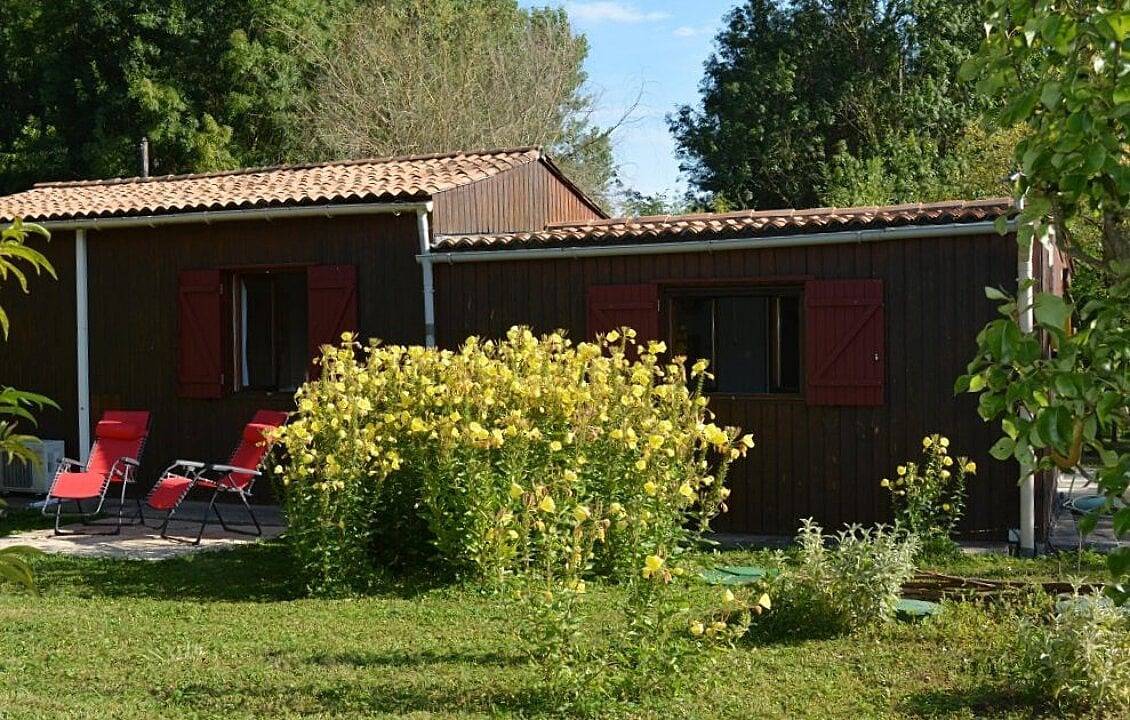 La Cabane, gîte 4 étoiles avec jacuzzi privé au bord de l'eau in Coulon, Région de Niort