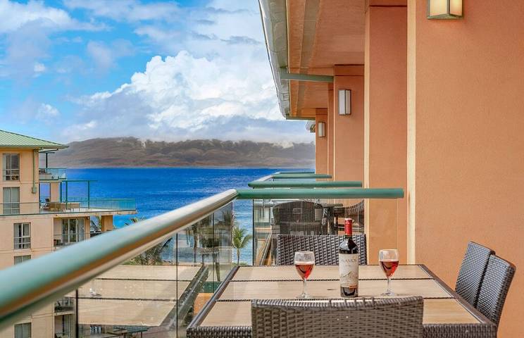 Beach rental for 6 people, with hot tub and pool as well as balcony on Maui