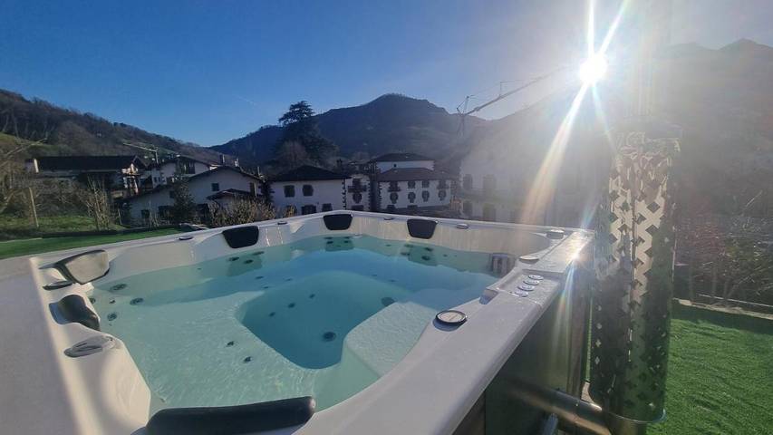 Casa de vacaciones para 10 personas, con jardín además de jacuzzi y piscina en Navarra - 3