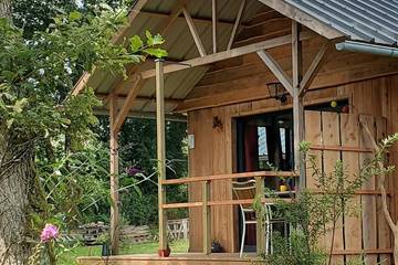 Gîte pour 4 personnes, avec jardin ainsi que terrasse et vue à Rostrenen