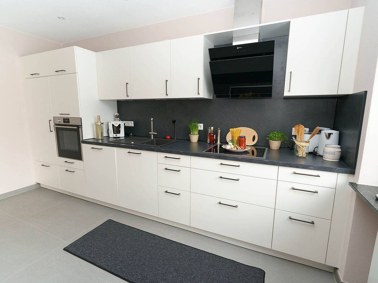 Ganze Wohnung, Ferienwohnung '1' mit privater Terrasse, Gemeinschaftsgarten und Wi-Fi in Gammertingen, Region Bodensee-Oberschwaben