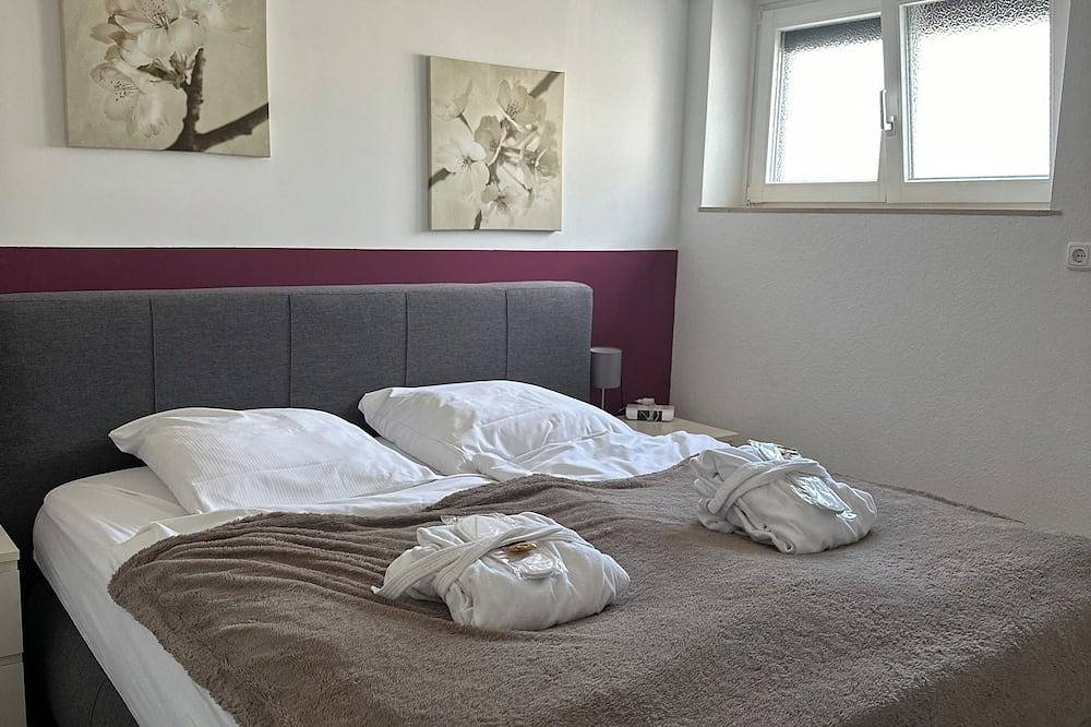 Ganze Wohnung, 4**** Apartments Schlossblick Terrasse, Exklusiv Wellness: Jakuzzi Pool Sauna in Braunfels, Lahn-Dill-Kreis