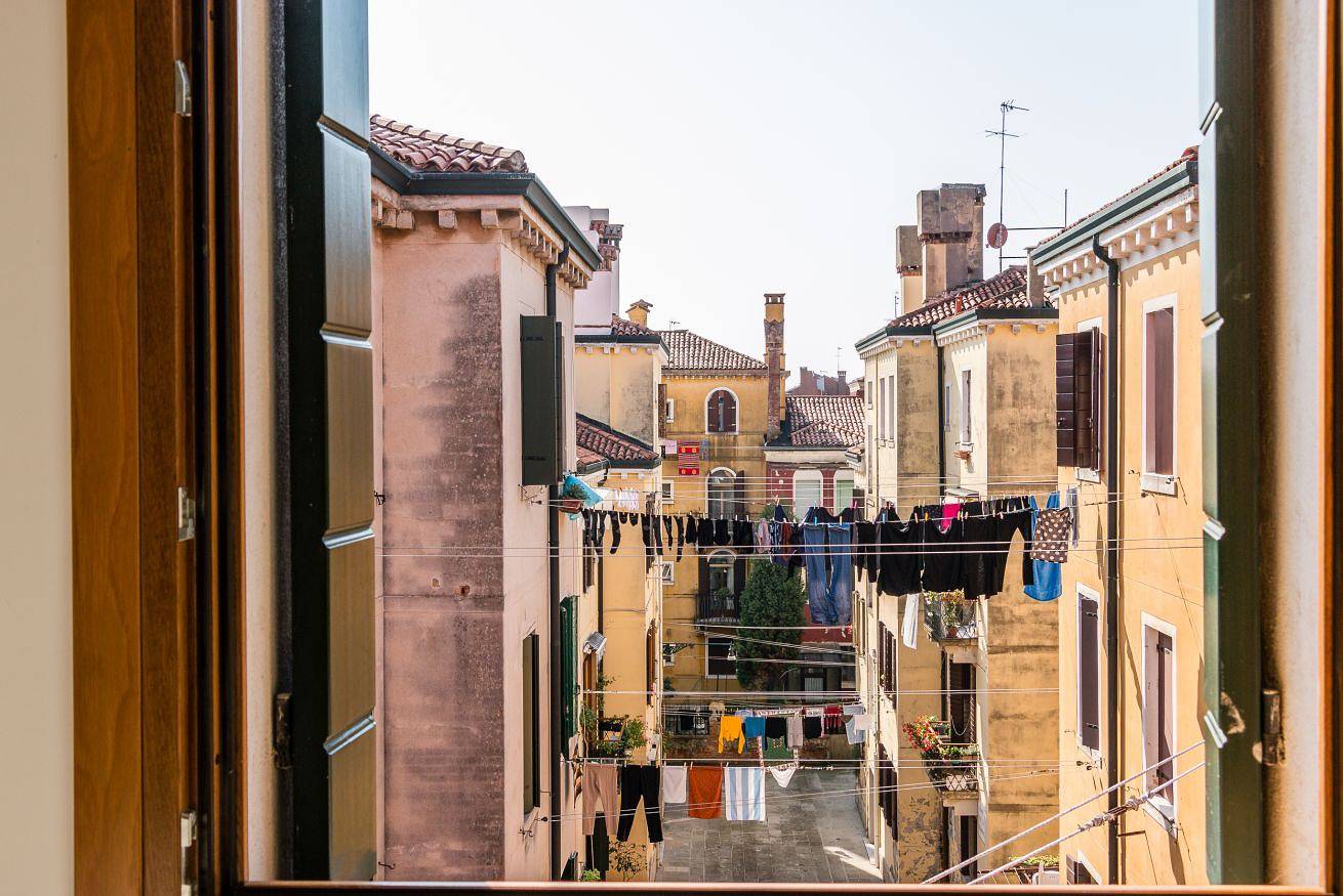 Entire apartment, Sunny Nest Canal View in Venice, Venice Province