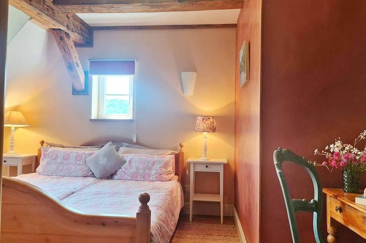 Entire apartment, Historic timbered house with panoramic sea view, 200 m from the lake in Öhningen, Untersee
