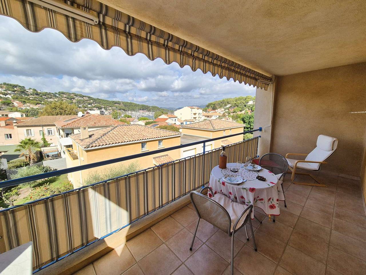 Apartamento vacacional entero, 3 rooms, in the heart of Saint Mandrier village in Saint-Mandrier-sur-Mer, Costa mediterránea (Francia)