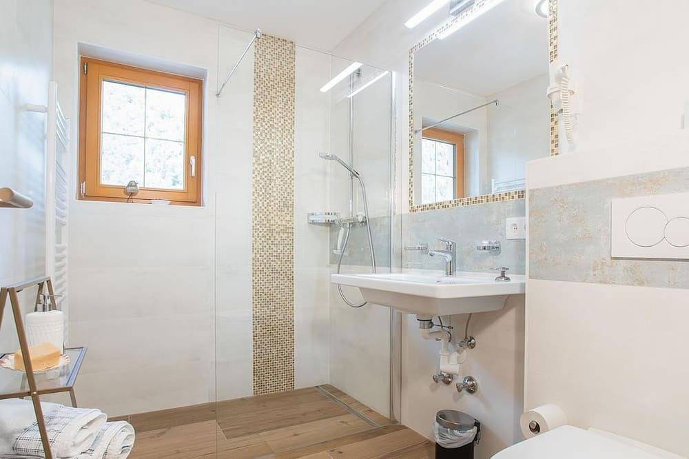 Doppelzimmer mit Balkon Kat. A - Gasthof Dorfwirt in Pertisau, Eben am Achensee