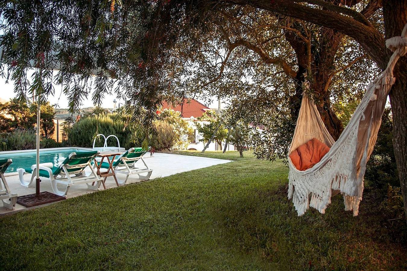 Cottage 'Casa Das Alfazemas' mit Gemeinschaftspool, privater Terrasse und Wlan in Cadaval, Lissabon Distrikt