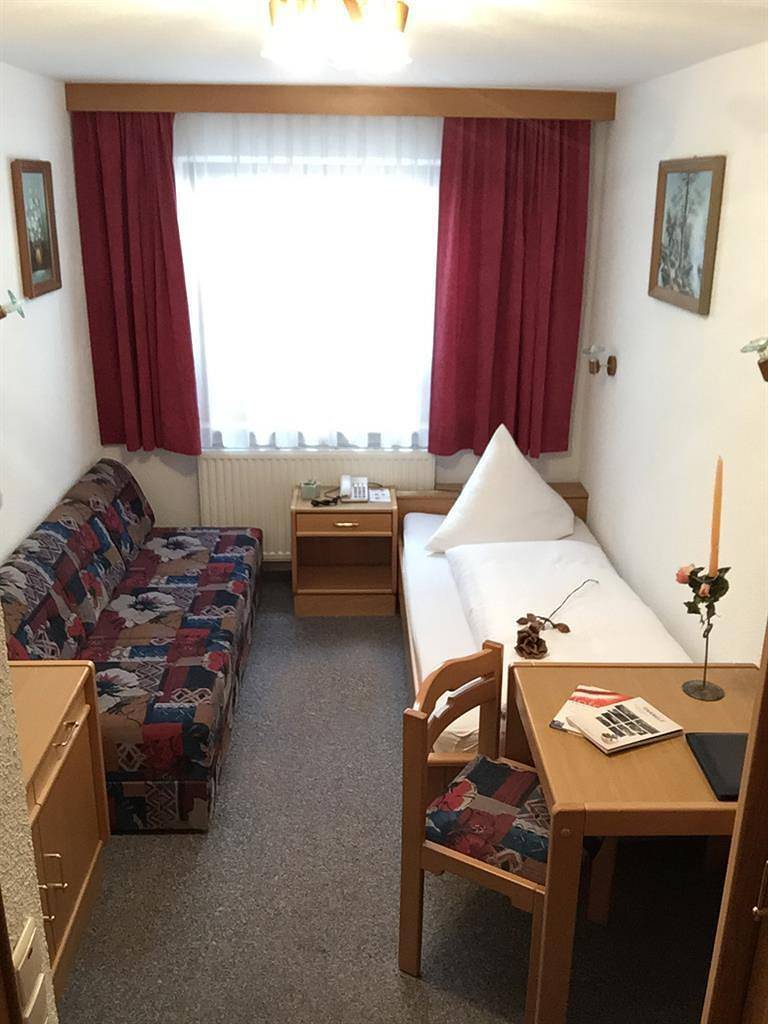 Entire holiday apartment, Einzelzimmer Economy - Shortstay in Ischgl, Verwall mountains