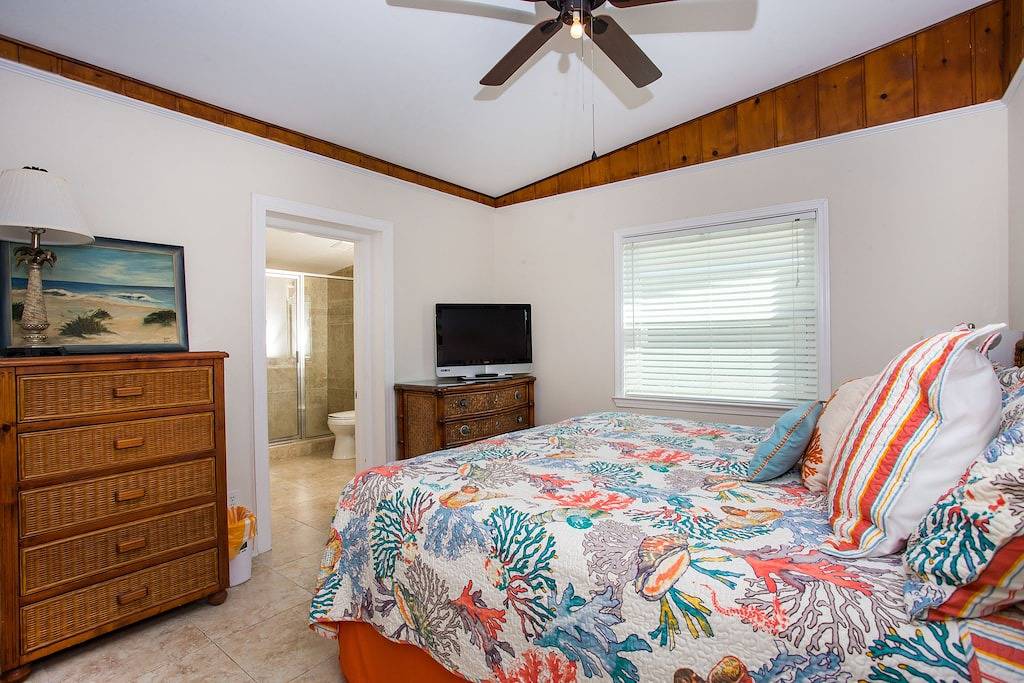 Stone Crab Cottage: Direkt gegenüber vom Golf, Volleyballplatz, Haustiere erlaubt in Pensacola Beach, Emerald Coast