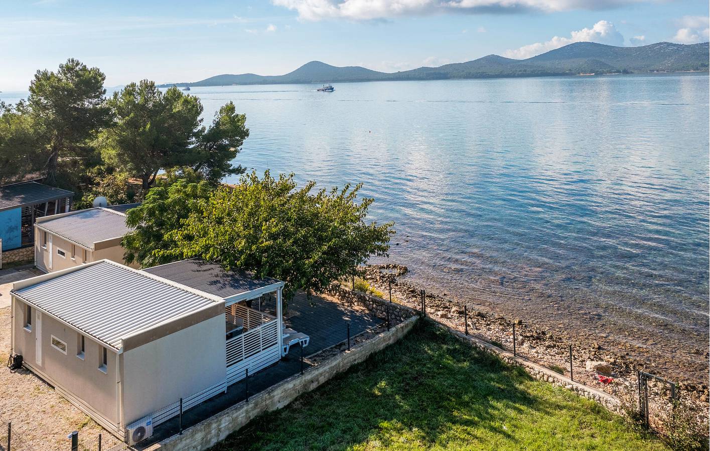 Gemütliche Ferienwohnung in Strandnähe mit WLAN, Klimaanlage und kostenlosen Parkplätzen in Biograd na Moru, Zadar