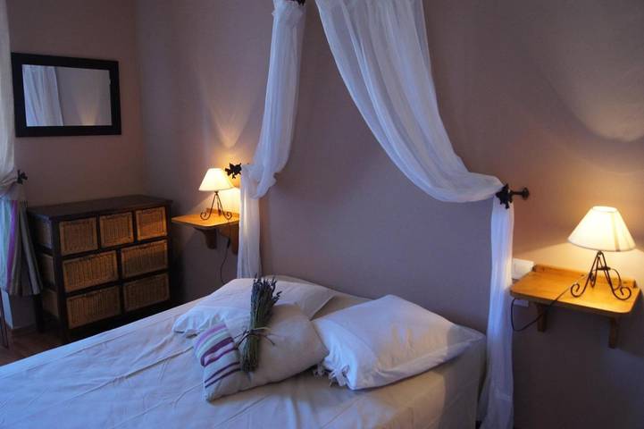 Hôtel pour 2 personnes, avec terrasse ainsi que jardin et piscine