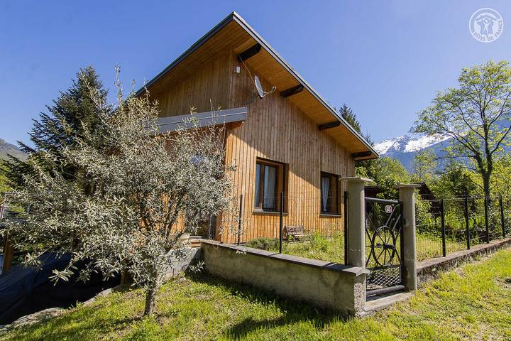 Gîte pour 4 personnes, avec terrasse dans Plan D Eau Des Hurtieres