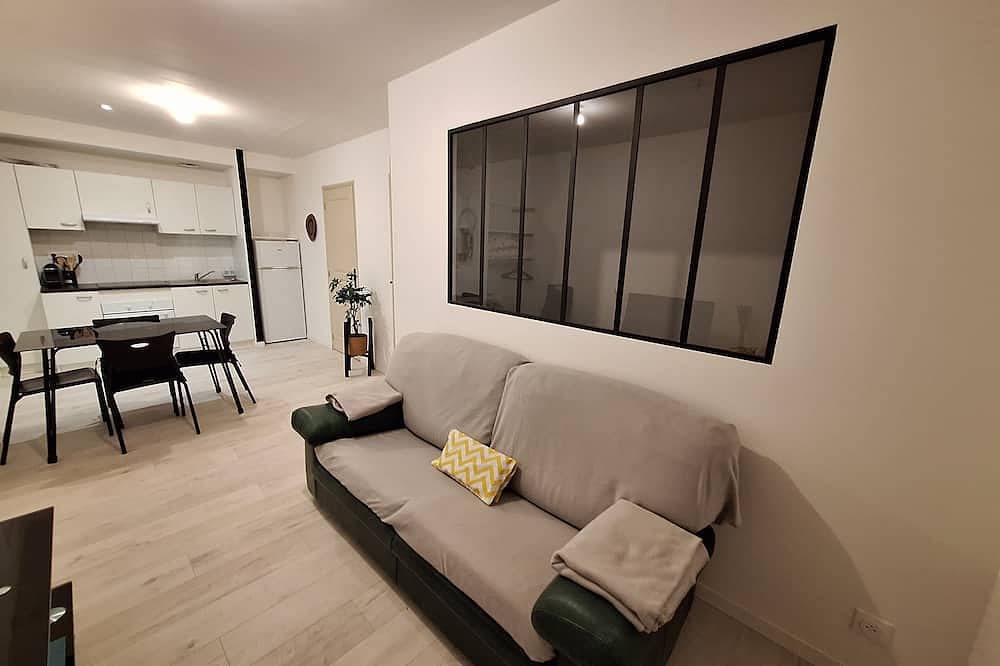 Apartamento entero, Attractive, renovated 2-room apartment by the lake in Saint-Jean-d'Angély, Saint-Jean-d'Angély region