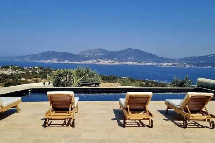 Villa pour 4 personnes, avec jardin en Corse - 2