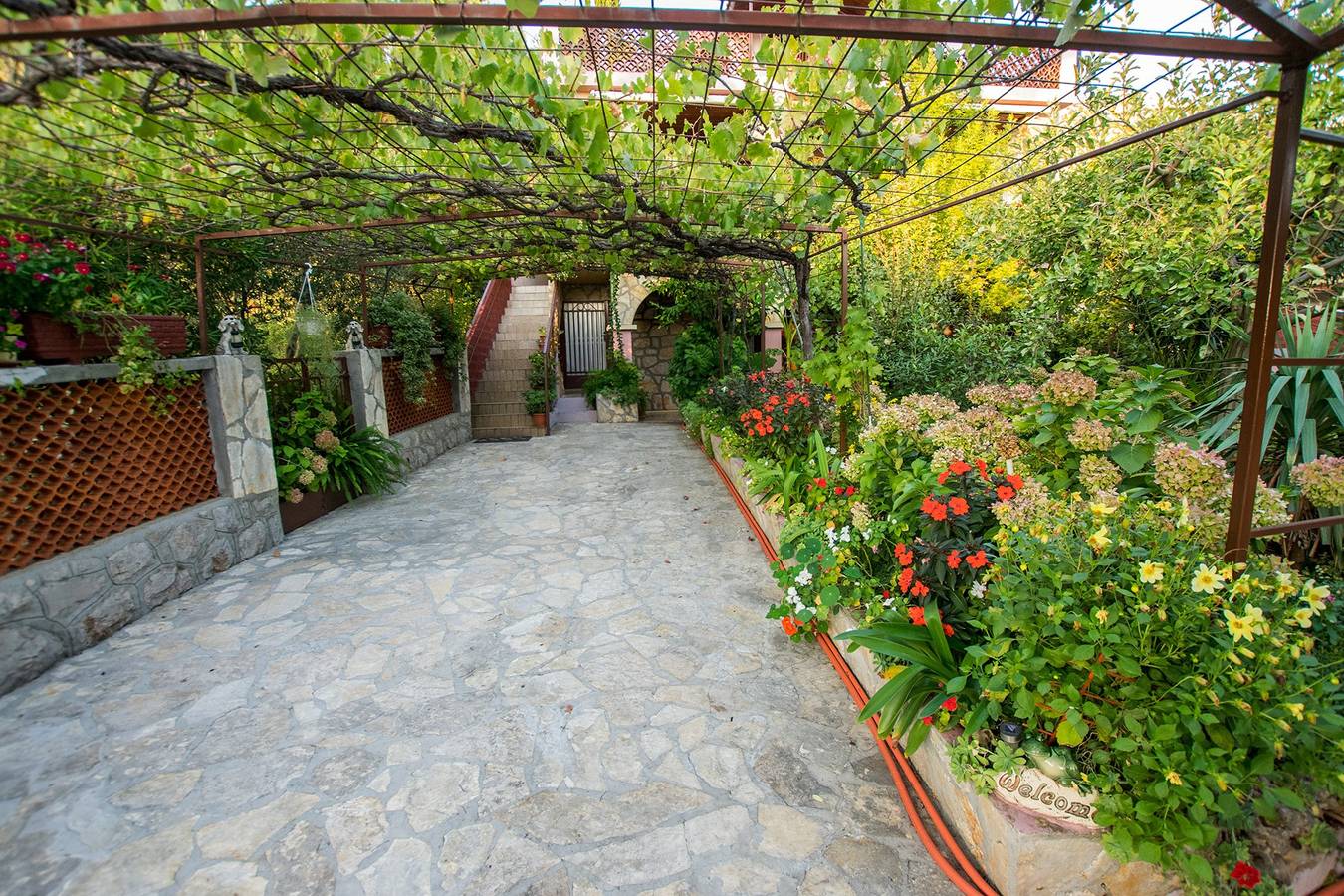Entire apartment, Holiday apartment for 2 people with garden in Starigrad Paklenica, Starigrad
