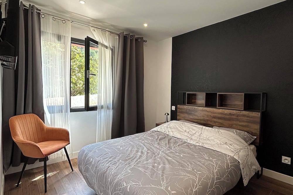 4-room duplex apartment - jacuzzi & terrace in La Trinité, Nizza Region