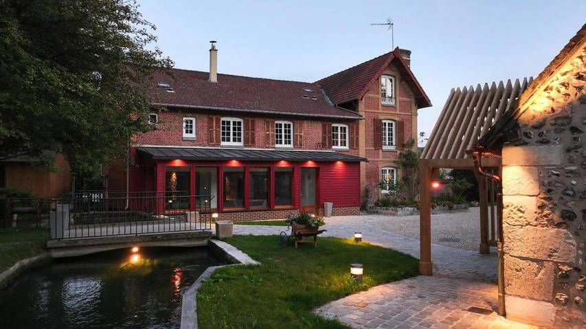 Location de vacances pour 15 personnes, avec vue et jardin dans Hondouville