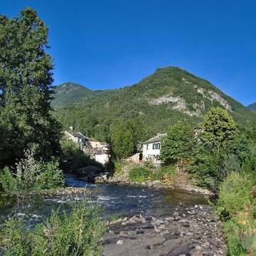 Gîte pour 7 personnes, avec jardin, animaux acceptés à Luzenac