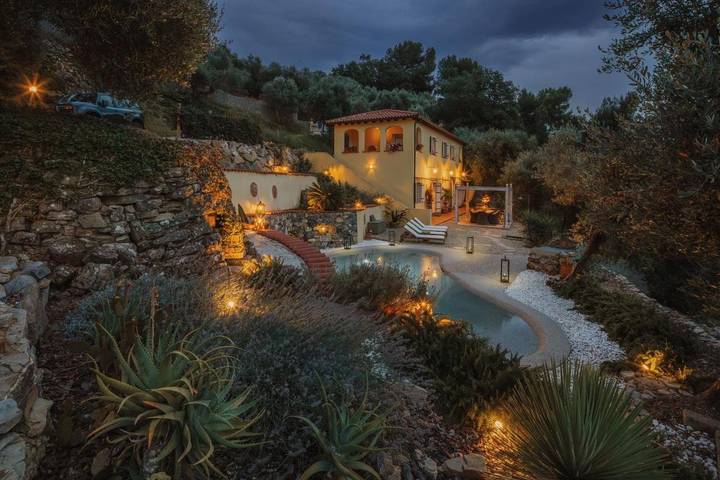 Location de vacances pour 4 personnes, avec jardin ainsi que vue et piscine à Diano San Pietro - 3