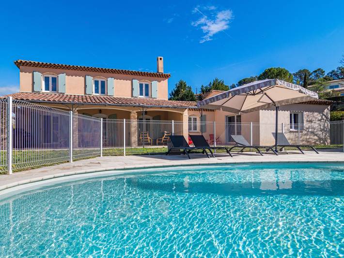 Location de vacances pour 8 personnes à Carcès