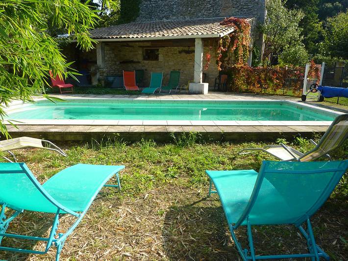 Location de vacances pour 6 personnes, avec Terrasse ainsi que Jardin et Piscine dans la Drôme