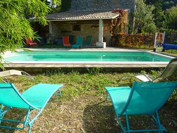 Gîte pour 6 personnes, avec terrasse ainsi que piscine et jardin à Montségur-sur-Lauzon