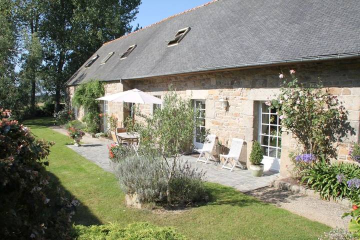 Chambre d’hôte pour 2 personnes, avec Terrasse ainsi que Jardin et Vue à Pédernec