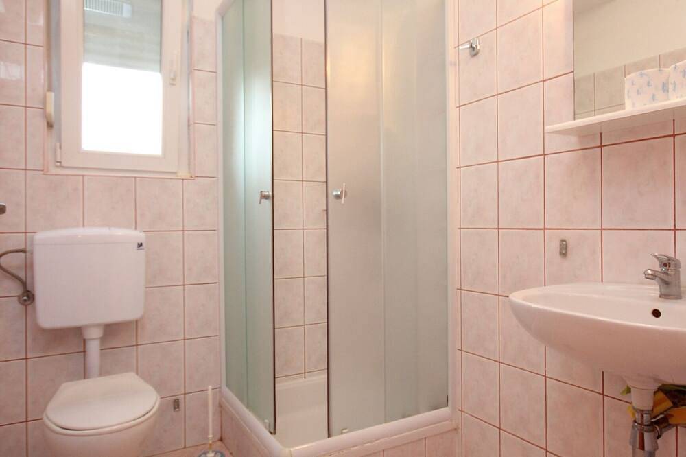 Entire apartment, One bedroom apartment with terrace and sea view Preko, Ugljan (A-8315-f) in Preko, Ugljan Island