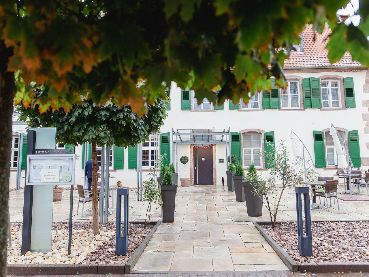 Schlosshotel Bergzaberner Hof - Doppelzimmer, Dusche oder Bad, Wc in Bad Bergzabern, Südliche Weinstraße