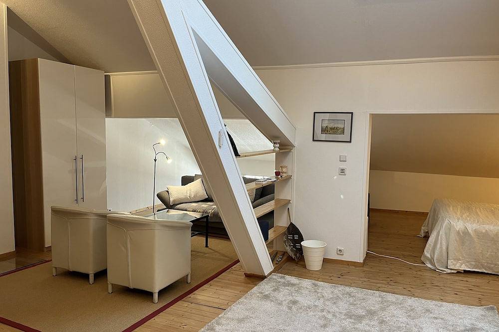 Ganze Wohnung, Schickes Loft-Studio in historischem Bauernhaus in Fuchstal, Romantische Straße