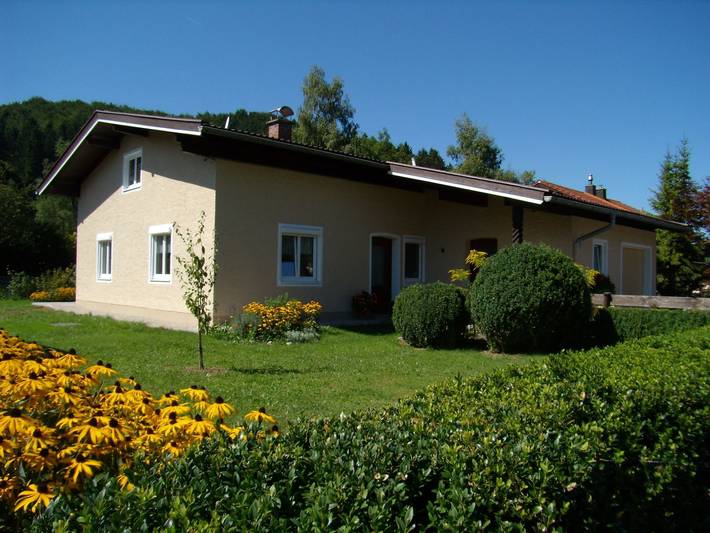Bungalow für 4 Personen, mit Terrasse und Garten