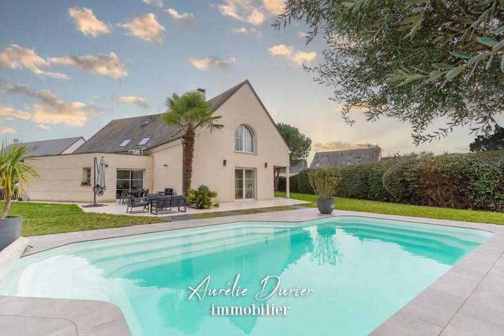Maison de vacances pour 8 personnes, avec Jacuzzi et Terrasse ainsi que Jardin et Piscine à Saint-Cyr-sur-Loire