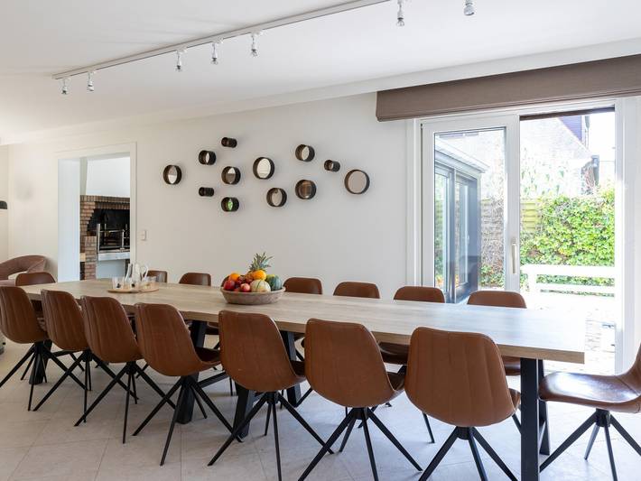 Location de vacances pour 16 personnes, avec terrasse ainsi que jardin et piscine, adapté aux familles dans Coxyde-les-Bains - 3