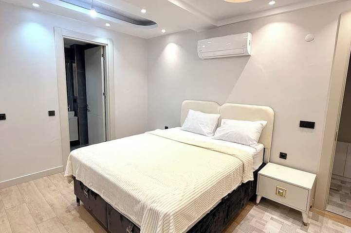 Appartement entier, 2-bedroom apartment 10 Mins to İstanbul Airport with AC in vibrant İstanbul in Arnavutköy