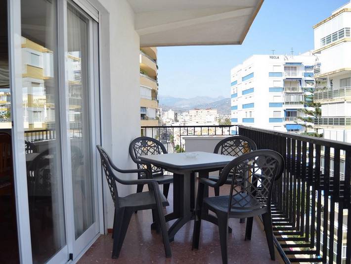 Location de vacances pour 5 personnes, avec terrasse et piscine à Torre del Mar