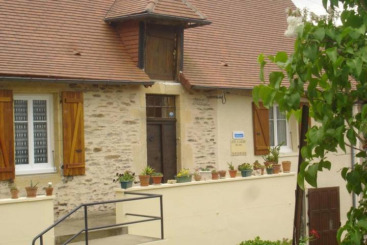 Location de vacances pour 5 personnes, avec vue et jardin, animaux acceptés à Jumilhac-le-Grand - 2