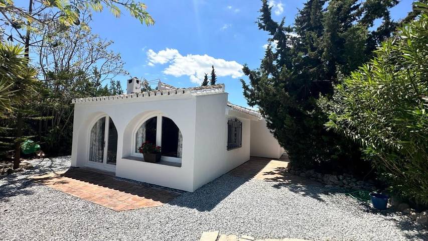 Casa rural para 4 personas, con jardín y vistas además de vistas al lago y piscina, Se admiten mascotas en Viñuela - 3