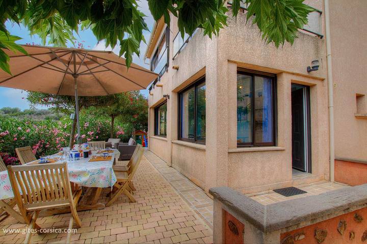 Gîte pour 5 personnes, avec Terrasse ainsi que Jardin et Vue dans Sagone - 2
