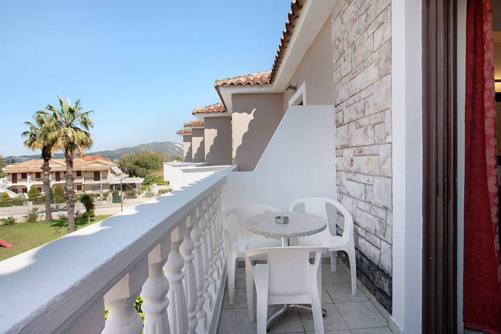 Gîte pour 3 personnes, avec bassin pour enfant ainsi que balcon et jardin à Zante - 2
