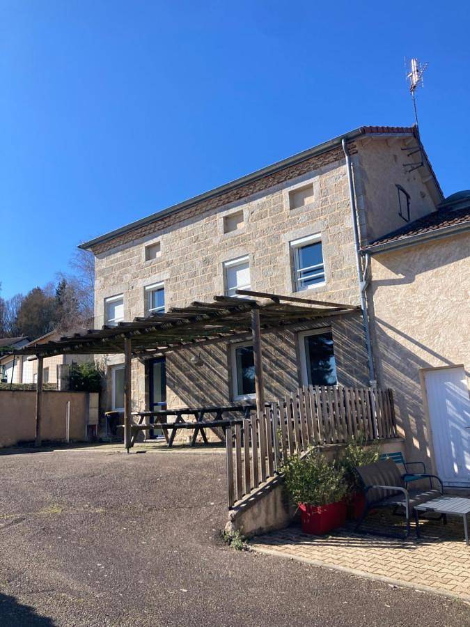 Location de vacances pour 2 personnes, avec terrasse dans Les Noës - 2