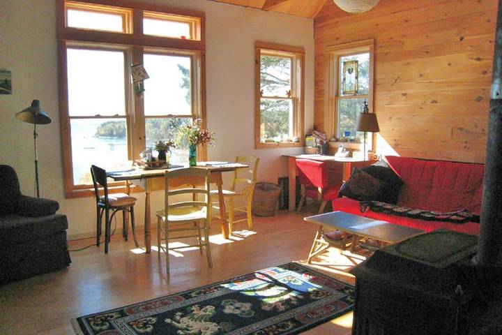 Cabin for 5 people, with yard, with pets in Acadia National Park
