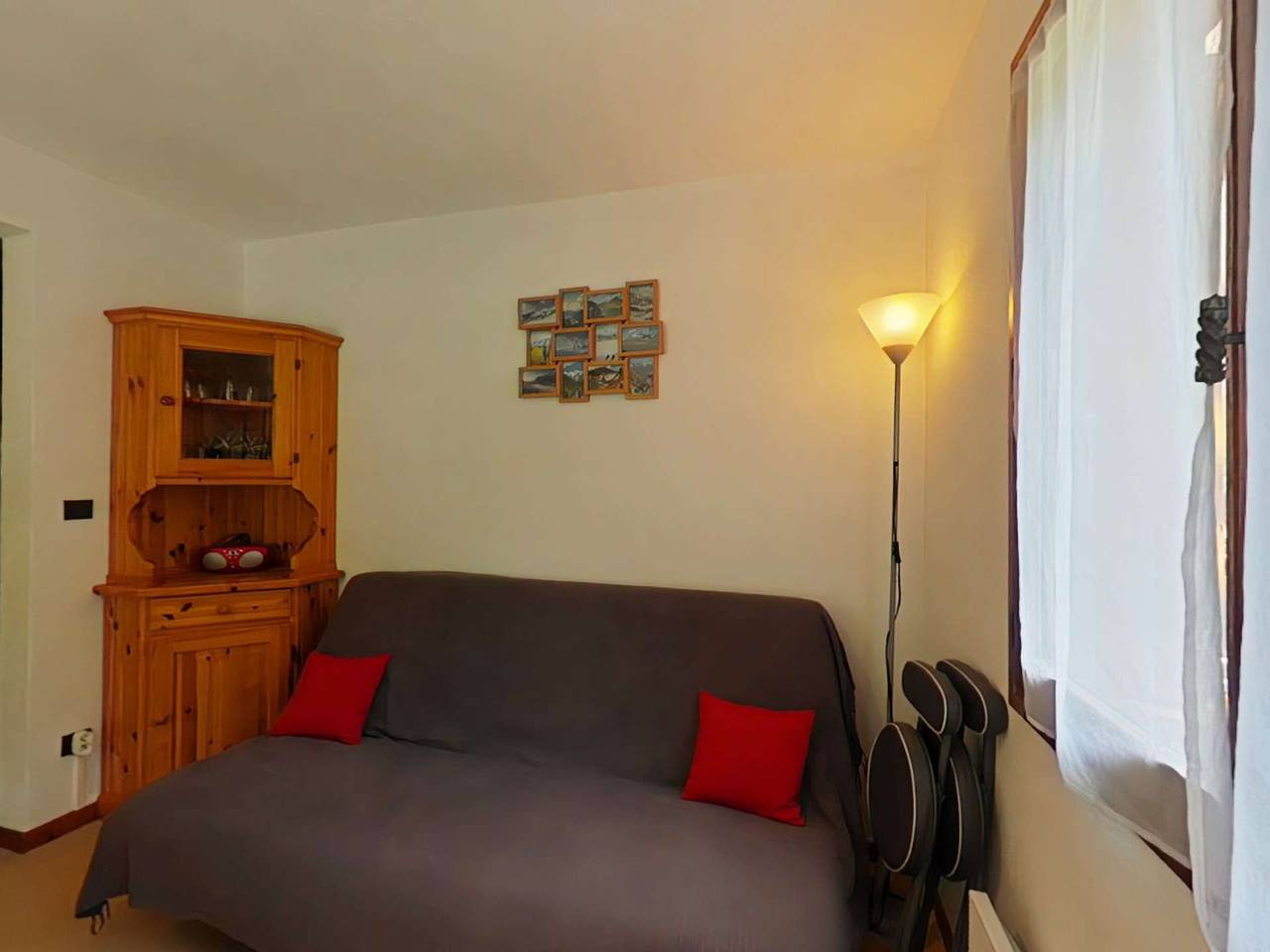 Entire apartment, 2-Room + Cabin Apartment - Near Ice Rink & Ski Trails, Balcony, Parking in Le Grand-Bornand, Annecy region