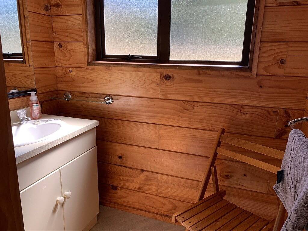 Linga-Longa Lakeside Retreat in Taupo District