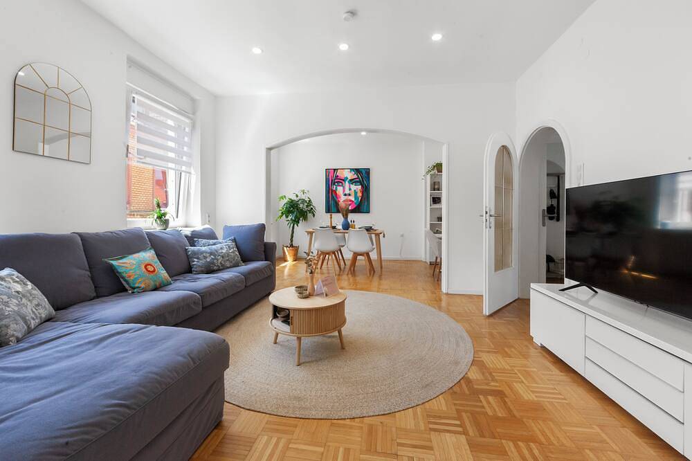 Ganze Wohnung, Stay-Cozy! City-Apartment mit Boxspringbett in der Fußgängerzone inkl Parkplatz in Aschaffenburg, Mainviereck