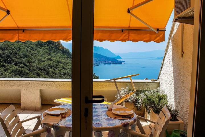Ferienwohnung für 2 Personen, mit Seeblick und Balkon, mit Haustier am Lago Maggiore