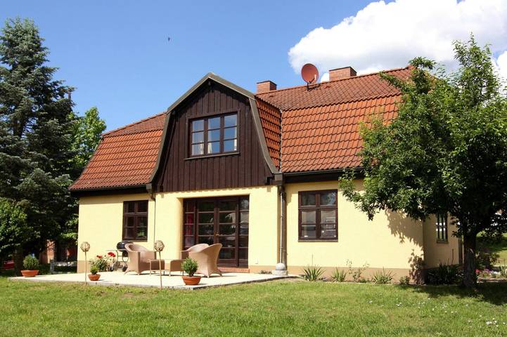 Ferienhaus für 10 Personen, mit Terrasse und Sauna sowie Garten, mit Haustier in Sternberger Seenlandschaft