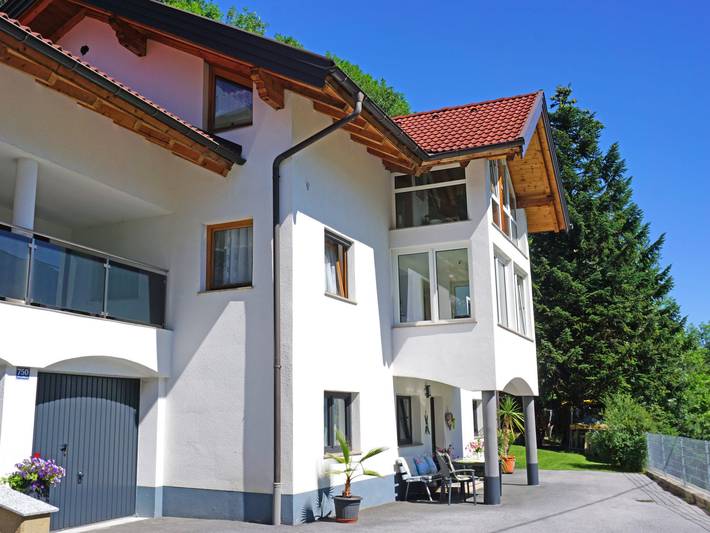 Ferienwohnung für 4 Personen, mit Terrasse und Garten in Wenns