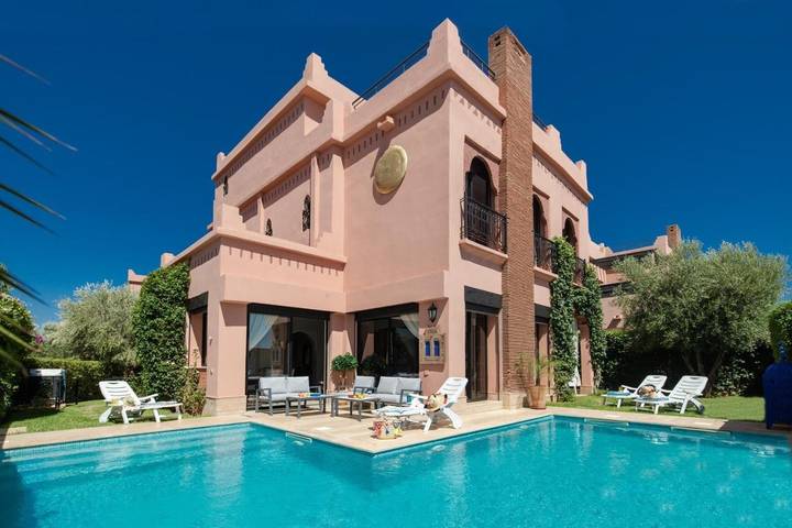 Villa pour 13 personnes, avec piscine ainsi que vue et jardin à Marrakech